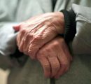 Il segreto dei centenari, geriatra: “Dna al 35%, cibo e fortuna”