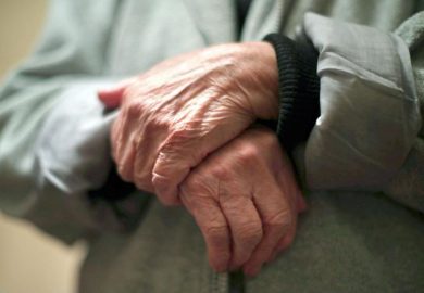 Il segreto dei centenari, geriatra: “Dna al 35%, cibo e fortuna”