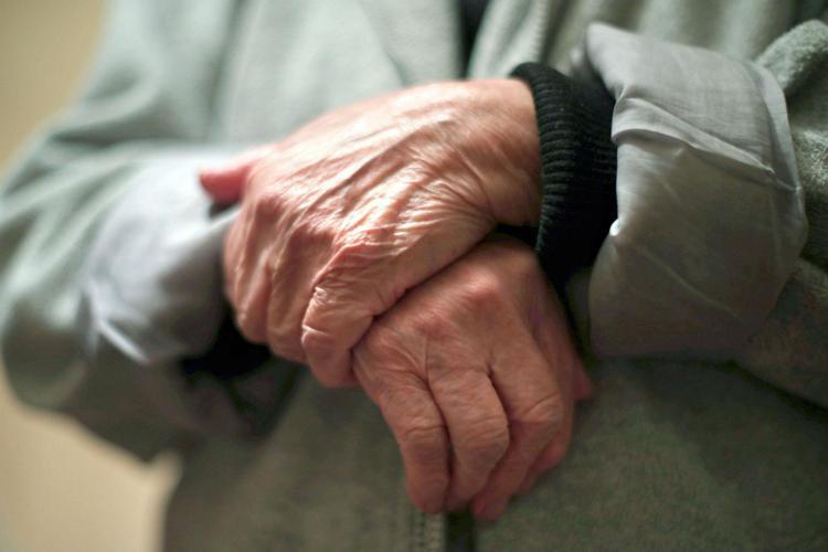 Il segreto dei centenari, geriatra: “Dna al 35%, cibo e fortuna”