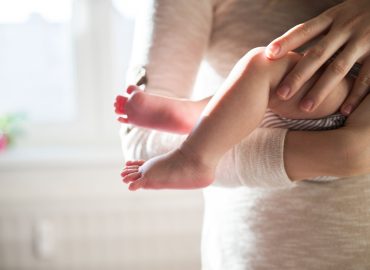 Eurispes, depressione post partum per una donna su 10