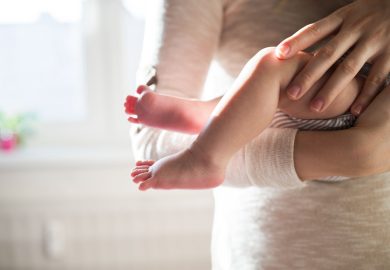 Eurispes, depressione post partum per una donna su 10