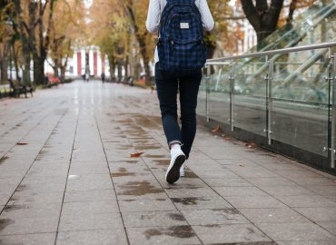 10.000 passi al giorno? Per stare bene ne bastano 7.000: lo studio