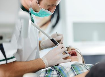 In Italia 4 famiglie su 10 non vanno dal dentista, al Sud il triplo che al Nord
