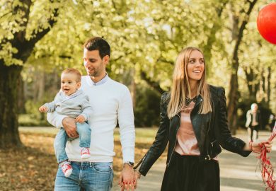 Il 76% dei giovani italiani vuole avere figli, ma in una società profondamente diversa