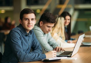 Polemiche sulla terza rata del Pnrr, in Italia il 69% degli universitari vive con i genitori