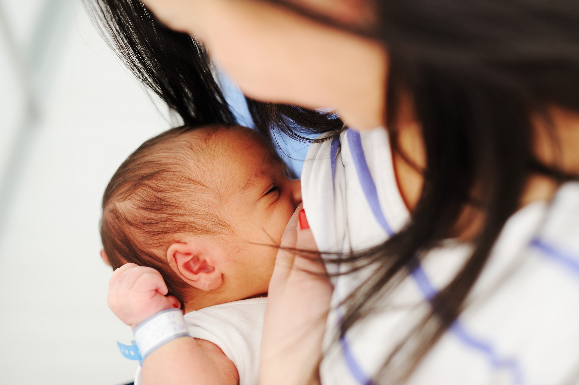 In Italia solo il 46% dei neonati viene allattato al seno