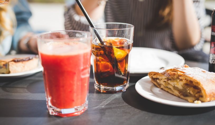 Alternativa tra spritz e figlio, parole Roccella sulla natalità fanno discutere