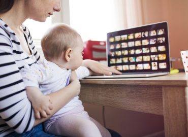 In Italia una mamma su cinque si licenzia