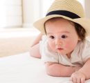 In viaggio con il bebè, guida pratica dei neonatologi per vacanze sicure