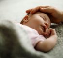 È nato Hugo, il primo bambino portoghese con fecondazione post mortem. Si può fare in Italia?