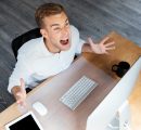 Ambienti di lavoro tossici, gli effetti sulla salute sono paragonabili al fumo