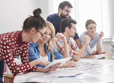 Denatalità, pesano più i fattori economici o quelli culturali?