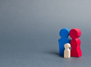 Doppio cognome in crescita in Italia, cosa cambia per le famiglie