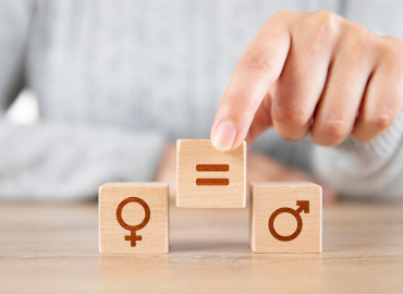 Il divario di genere penalizza le donne anche nel lavoro, in Italia è doppio rispetto all’Ue