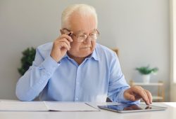 Manovra 2024, come funzionano Quota 104 e la decontribuzione totale per le mamme