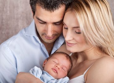 Congedo parentale 2025: tre mesi all’80% dello stipendio, cosa cambia per i genitori