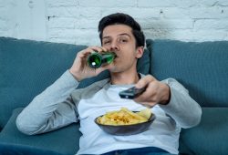 Italiani sempre più sedentari, aumentano la spesa pubblica e il rischio di infertilità