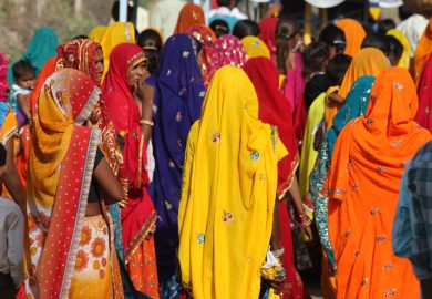 Afferrare il seno non è violenza sessuale: la sentenza controversa di un tribunale in India