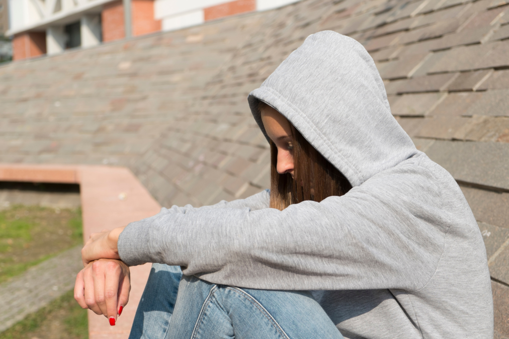 ragazza sola in città