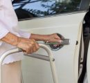 Mobilità, italiani sempre più anziani e affezionati all’automobile