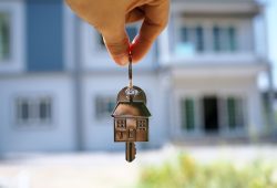 Casa, un bene che si compra (e vende) sempre meno