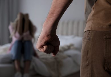 Uzbekistan contro la violenza domestica: “Chi picchia le donne lascerà il Paese”