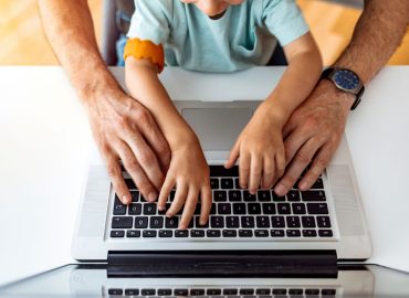 Genitori 2.0: chi si fida (e chi no) dell’apprendimento digitale