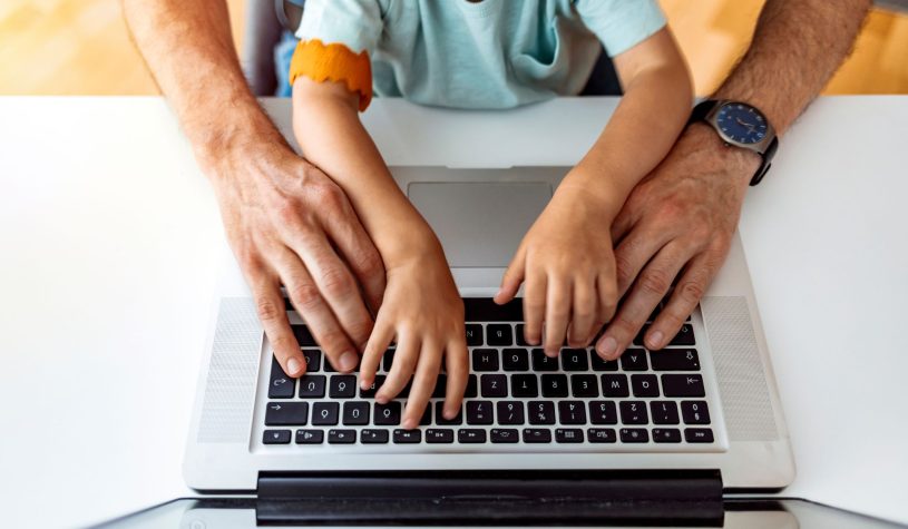 Genitori 2.0: chi si fida (e chi no) dell’apprendimento digitale