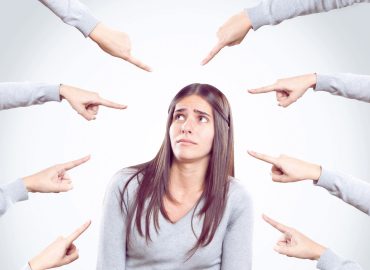 I ragazzi temono il giudizio degli altri, lo dicono 2 genitori su 3