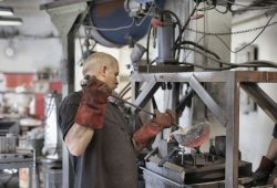 Boom di lavoratori anziani in Italia