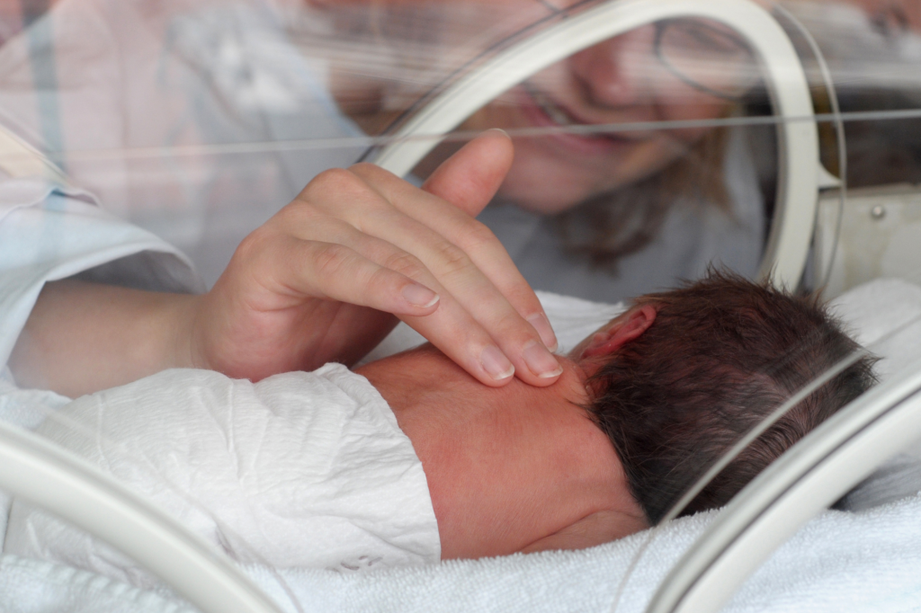 prematuro incubatrice neonato