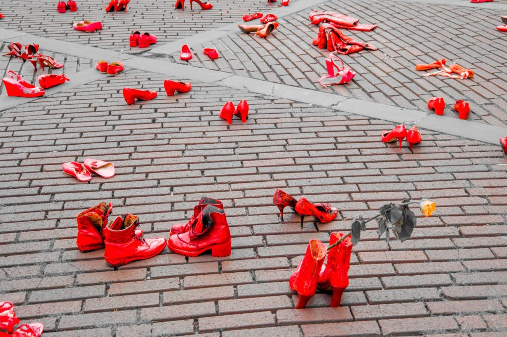 scarpe rosse violenza sulle donne femminicidio