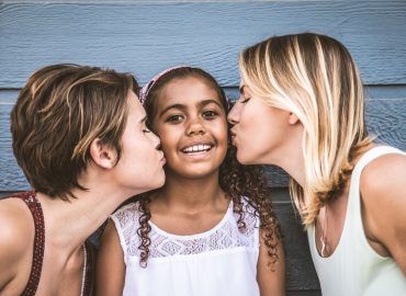 Adozione internazionale anche per coppie non sposate: cosa cambia dopo la sentenza della Cassazione