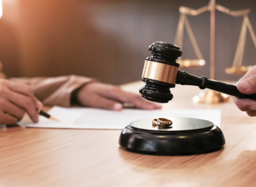 Divorzio, sentenza rivoluzionaria: la convivenza prematrimoniale entra nel calcolo dell’assegno