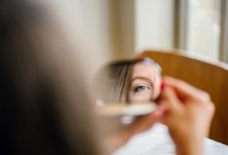 Bellezza a tutti i costi? 2 donne su 5 pronte a sacrificare un anno di vita