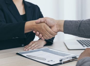 Lavoro, una questione demografica: “Sempre più anziani. Penalizzate le donne”