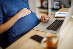 Lavoro, il 63% delle dimissioni delle donne perché neomamme