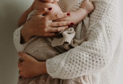 Famiglie monogenitoriali: chi sono le madri sole in Italia