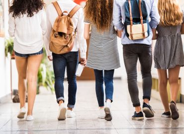 Volontariato, crollo tra i giovani italiani: i dati dell’Inps