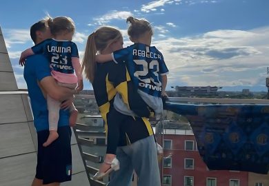 Nicolò Barella e Federica Schievenin aspettano il quarto figlio. C’entra solo la ricchezza?