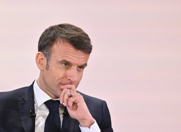 Francia, tra infertilità e congedo parentale: il piano di Macron