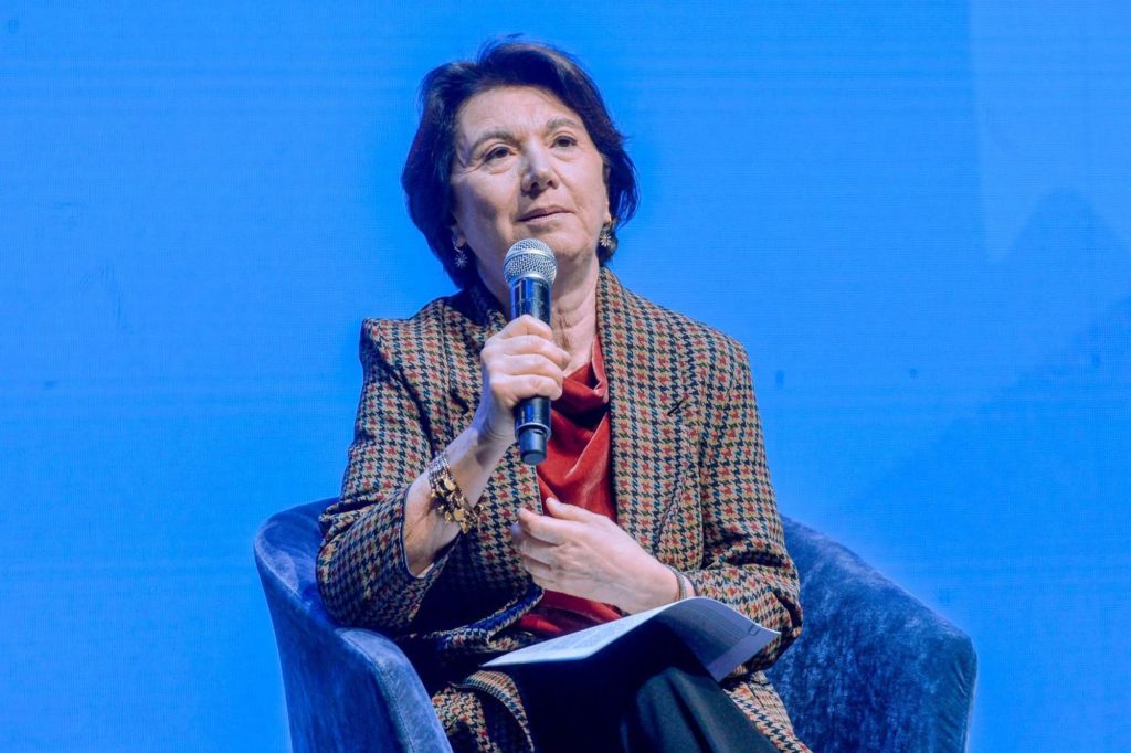 Ministra Eugenia Roccella seduta