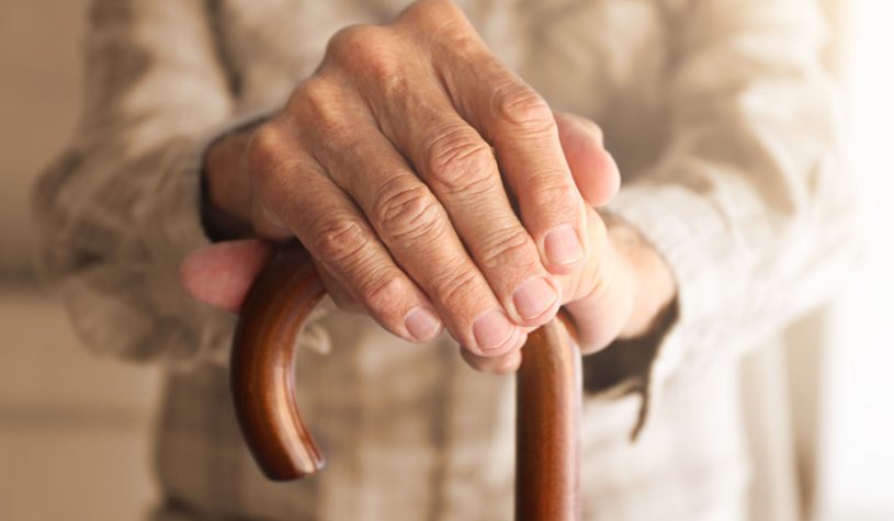 Perché in Italia aumentano i centenari (e quasi tutti sono donne)