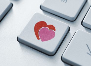 Stato-Cupido, nasce l’app di incontri per incentivare la natalità