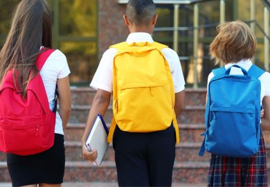 Caro scuola, settembre presenta il conto: fino a 1.900 euro per un figlio