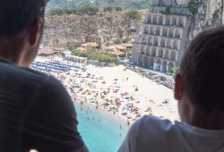 Calabria, turismo a misura di famiglia: 16 milioni per spazi dedicati ai bambini