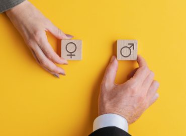 Stessa età, idee diverse: che cos’è il nuovo divario di genere globale