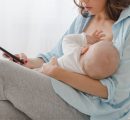 Allattamento e ‘scrolling’, cos’è e perché fa male al neonato (e alla tua fertilità)