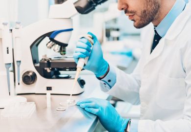 “Trova l’embrione con il minor rischio di malattie”. L’annuncio della clinica di fertilità fa discutere