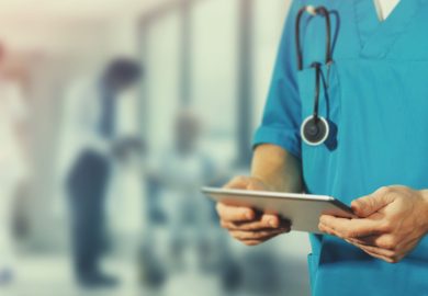 Paura del futuro e diritto alla cura: così gli italiani giudicano sanità e welfare